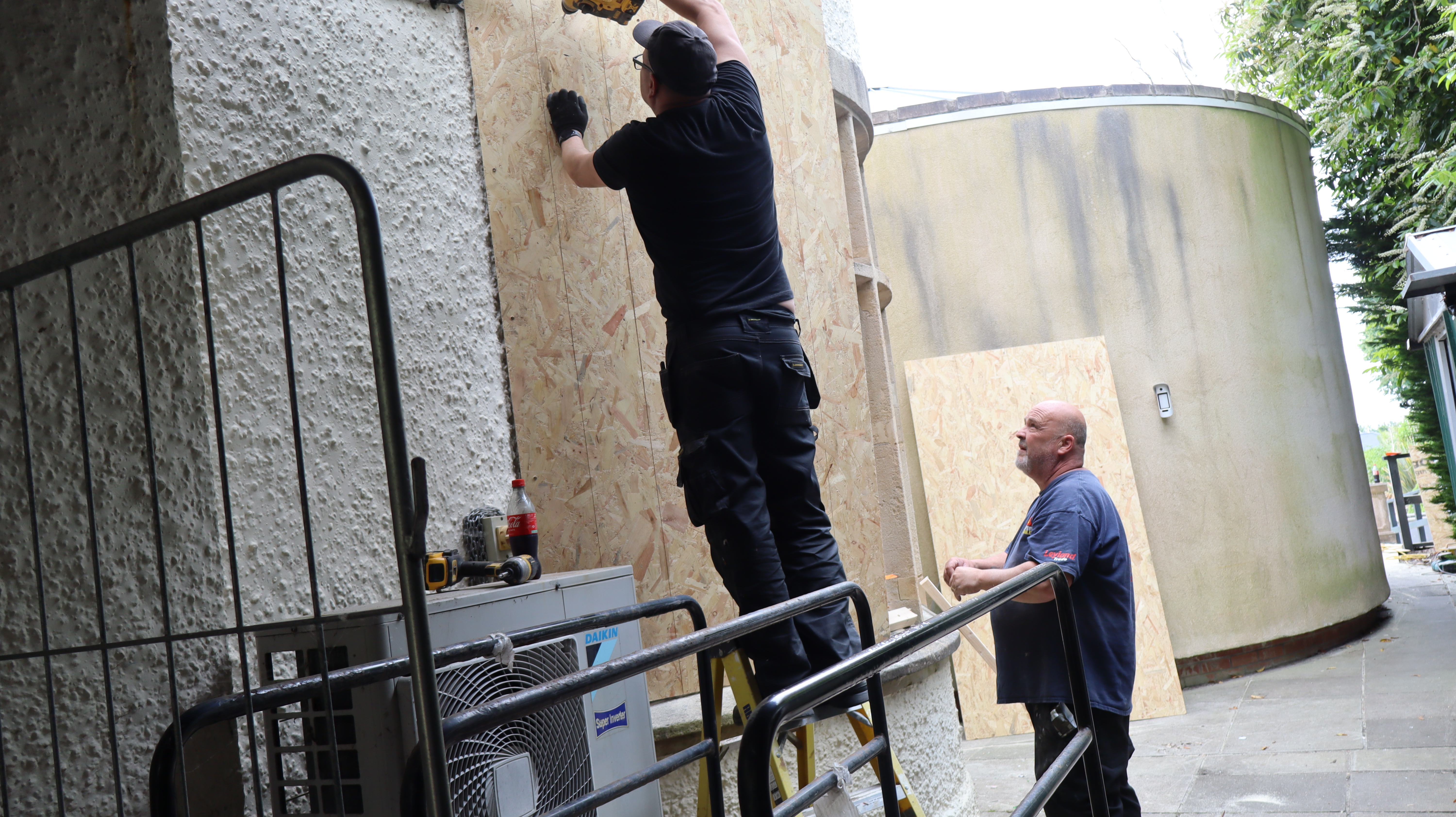 Locksmith Board-up 